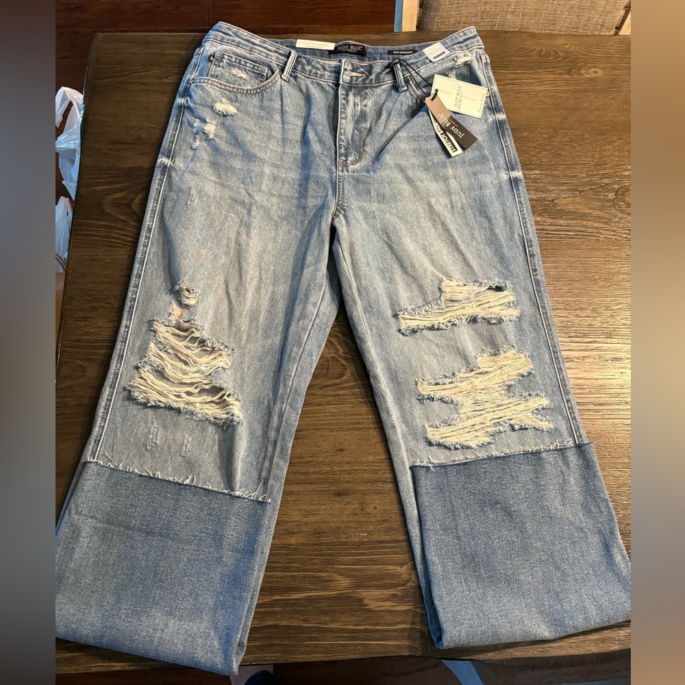 Hard to find Judy Blue 90s straight, rigid front, stretch back jeans. NWT 15/32